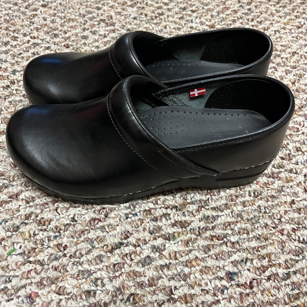 Sanita black clog 42